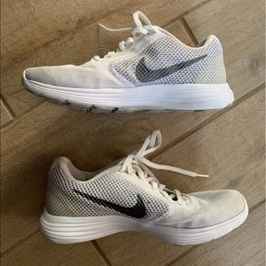 NIKE WOMENS REVOLUTION 3 RUNNING SHOES